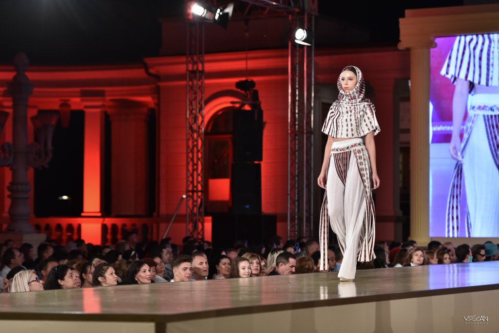 112 designeri, de pe trei continente, și-au prezentat creațiile vestimentare la Festivalul Internațional de Modă Transilvania Fashion