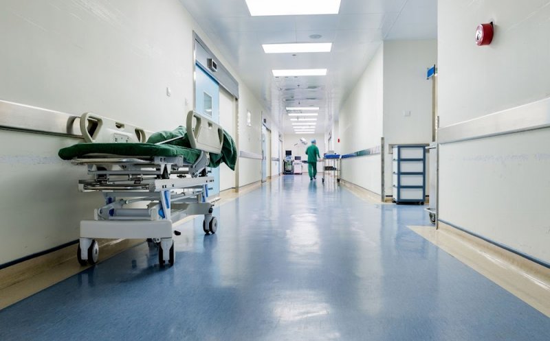 Noi cazuri cu West Nile în România. Un preot infectat virusul a murit la spital