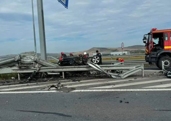 Accident GRAV pe Autostrada Transilvania, între Mureș și Cluj. O mașină a intrat în parapet și s-a făcut zob/ Șoferul a murit