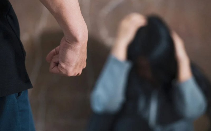 Se întâmplă în Cluj: Tânără de 18 ani, sac de box pentru iubițel. Încasa bătaie de mai bine de un an