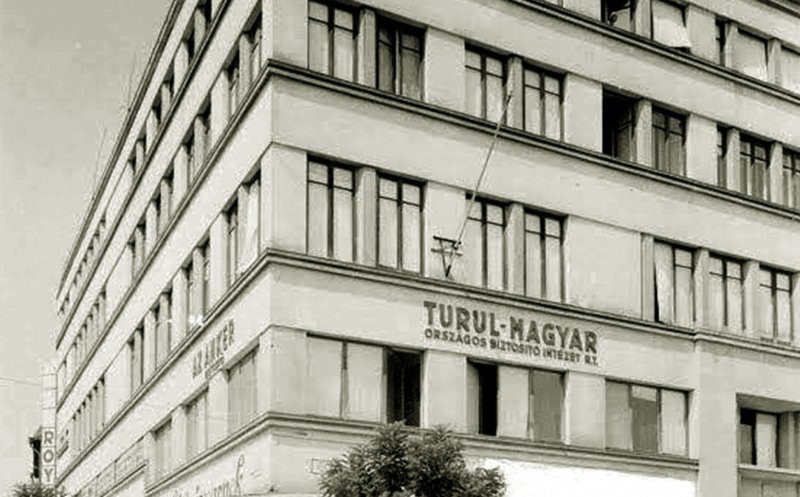 Cercul Militar Cluj. Fotografie din anii 1940-1944, când aici funcționa Societatea de Asigurări ,,Turul Magyar"