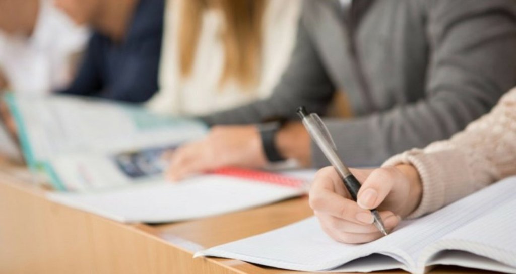 La ce tip de burse au dreptul elevii din școlile private. Precizările Ministerului Educației