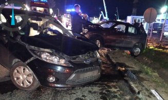 Accident la ieșirea din Florești. O mașină a ieșit în decor, iar 5 tineri au fost duși la spital