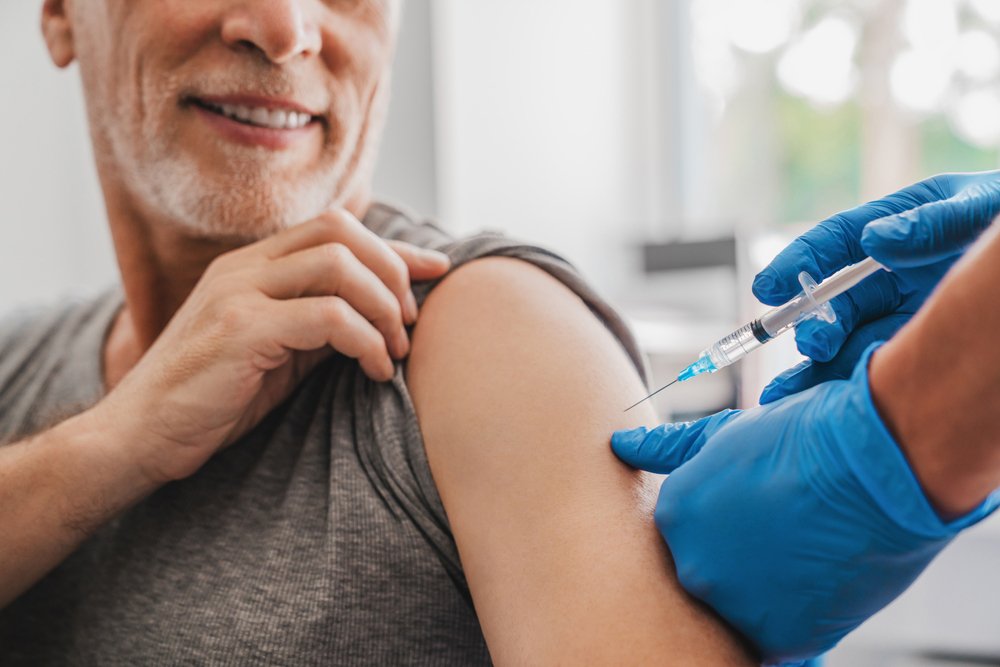 Vaccinul gripal cu doză mare de antigene, disponibil în farmacii. Este destinat în special vârstnicilor