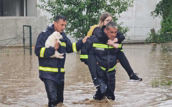 Peste 6.000 de persoane evacuate din cauza inundațiilor. Clujul, printre județele afectate