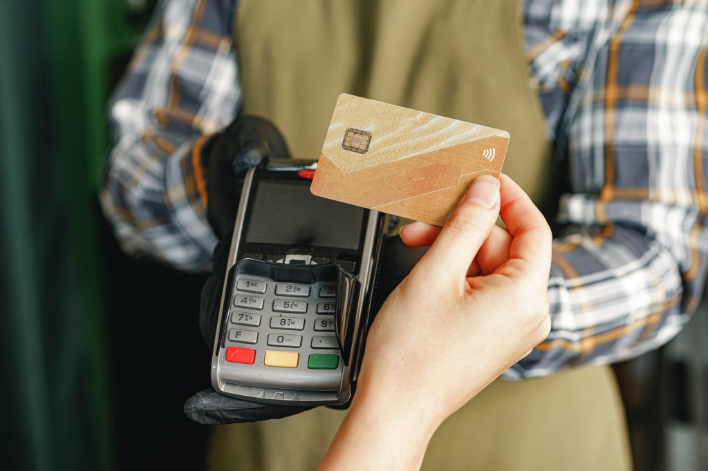 Cum vă feriți de tranzacții frauduloase dacă v-ați pierdut cardul bancar. Anunțul directorului ANPC