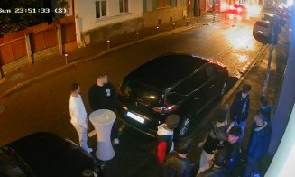 Un șofer din Cluj a vrut să se dea în spectacol, dar a sfârșit prin a distruge stâlpii de delimitare