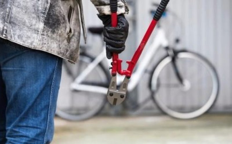 Cluj: Bicicletă electrică de mii de lei, furată din scara unui bloc