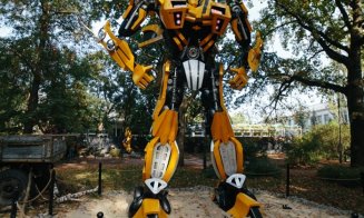 Expoziția „Transform Robots Alive" aduce 14 roboți gigant în Iulius Parc, dar și jocuri de laser tag, mega trambuline, paintball și alte surprize