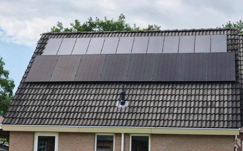 Vouchere de 10.000 de euro pentru panouri solare pentru persoanele vulnerabile. Când încep înscrierile