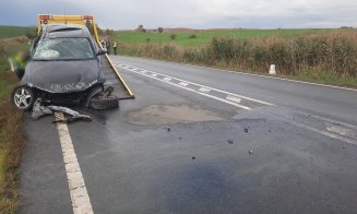 ACCIDENT în judeţul Cluj: Victimă preluată de ambulanţă după ce a ratat o curbă