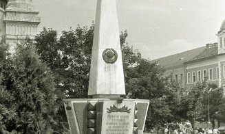 Timpuri de ,,mărețe realizări" comuniste în orașul nostru. - Statuia eroilor
