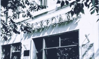 Casa Filstich–Ákontz din actuala Piața Unirii, care găzduia "Telefoanele", anii '60