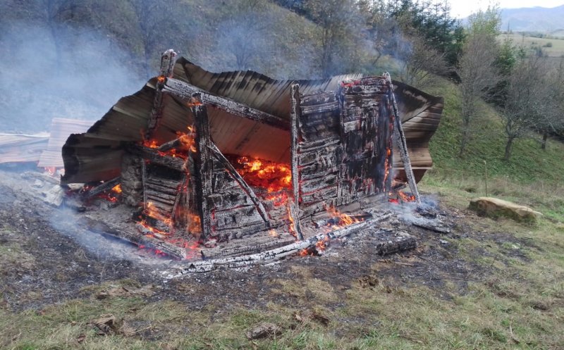 Un bărbat de 70 de ani a murit ars de viu după ce casa în care locuia a luat foc