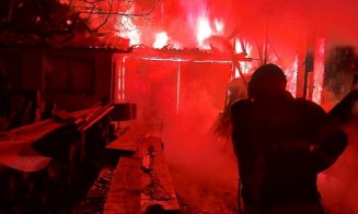 Incendiu în comuna Moldovenești, Cluj. Acoperișul unei case a fost cuprins de flăcări