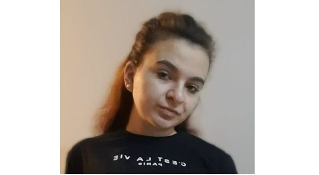 Un viitor fără durere costă 27.000 de euro: Povestea emoționantă a unei tinere de 20 de ani care suferă de scolioză severă