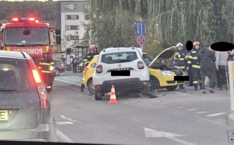 Accident în Florești. Două mașini s-au tamponat. Au intervenit pompierii
