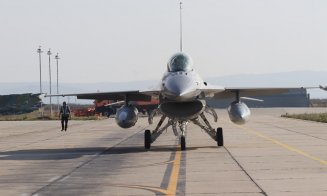 Un nou lot de trei aeronave F-16 Fighting Falcon a sosit la Câmpia Turzii