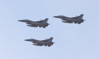 Un nou lot de trei aeronave F-16 Fighting Falcon a sosit la Câmpia Turzii