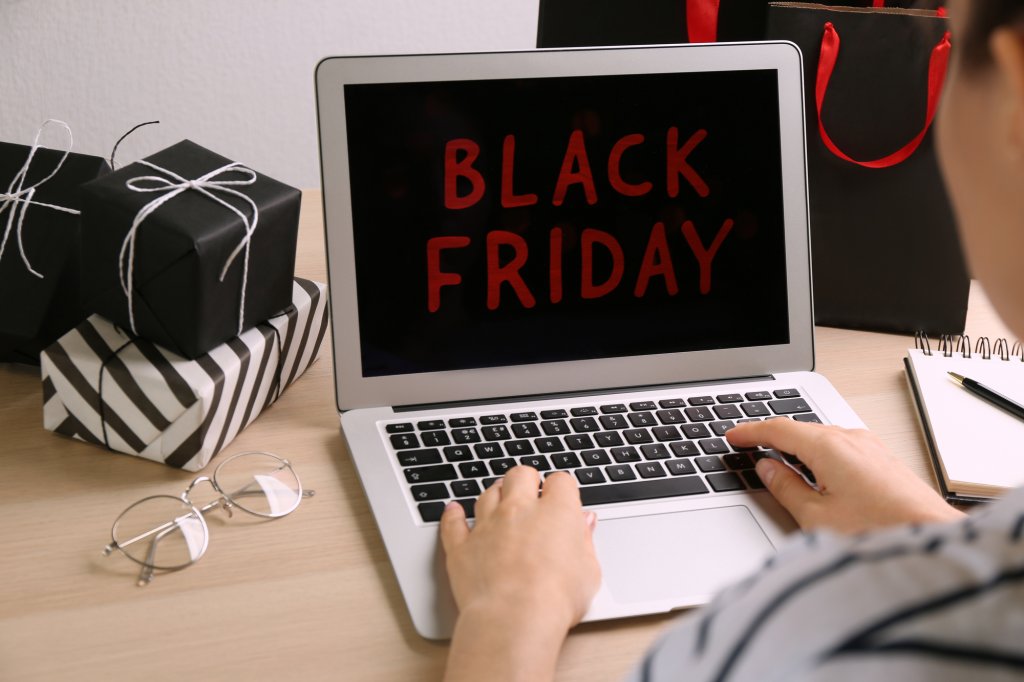 Mare atenție la cumpărăturile de Black Friday. Unde verificați dacă magazinele online sunt reale și dacă produsele nu sunt contrafăcute