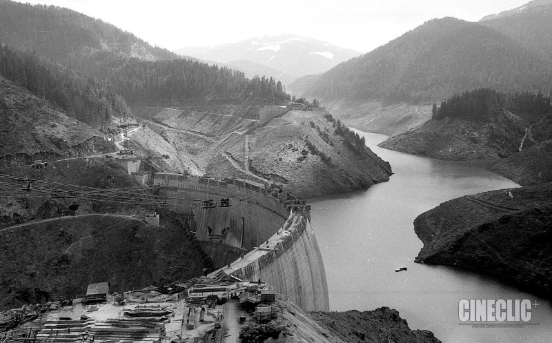 Barajul Floroiu, aflat in plină construcție, anul 1987