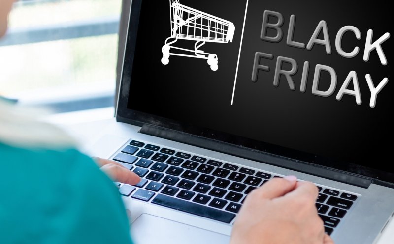 Cand au loc promoțiile de Black Friday la eMAG, Altex sau Flanco