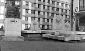 Vechiul Cluj: fântâni arteziene, în anii 1980, iluminate seara