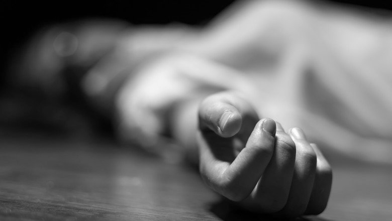 Moarte învăluită în mister în Florești: Două persoane au fost găsite decedate într-un imobil. Polițiștii fac cercetări