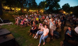 S-au mutat din Cluj în Breb, cel mai instagramabil sat din România. Au un “cartier” de case recondiționate și fac festival și târguri cool
