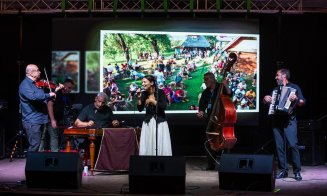 S-au mutat din Cluj în Breb, cel mai instagramabil sat din România. Au un “cartier” de case recondiționate și fac festival și târguri cool