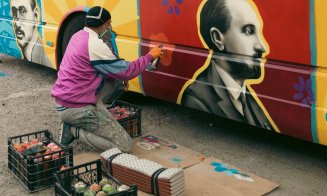 Personalitățile iconice ale Ardealului prind viață pe un autobuz unic, la Cluj-Napoca