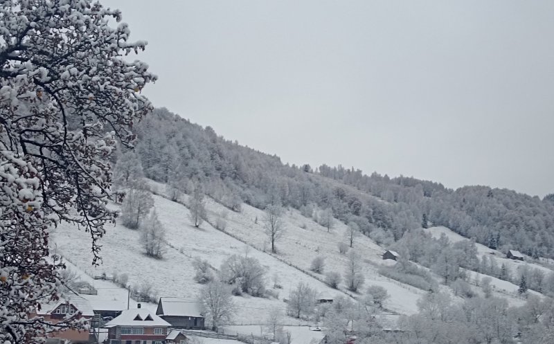 Zăpadă s-a depus la munte, în zona Clujului
