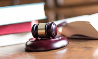 Minor de 15 ani, care a agresat sexual copii întâlniți în parcuri din Cluj-Napoca sau într-o toaletă publică, trimis în judecată