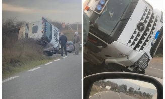 O basculantă s-a răsturnat în Cluj-Napoca. Trafic îngreunat