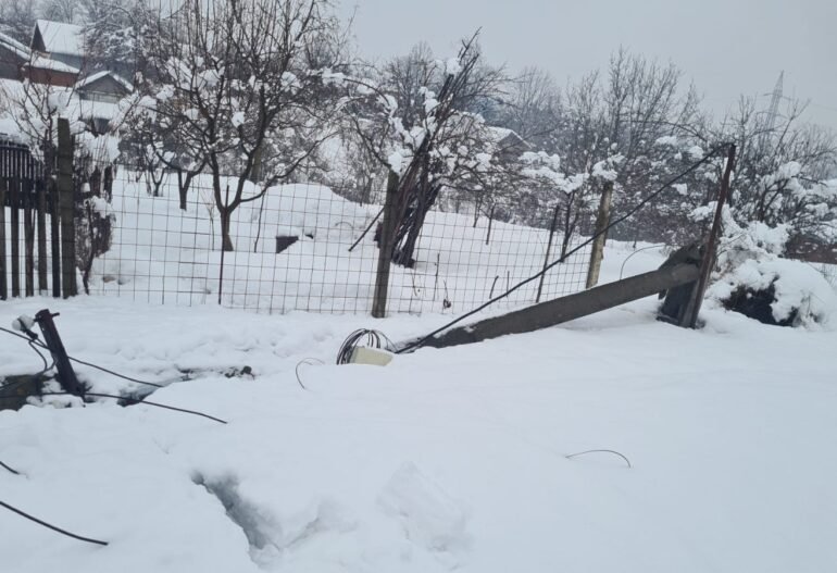 Peste 100 de localități au rămas fără curent electric din cauza condițiilor meteo. Ce zone au fost afectate în județul Cluj