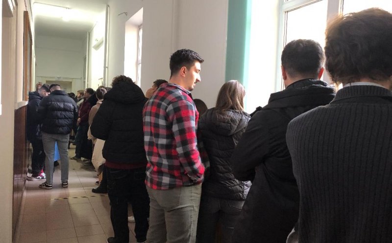 La Cluj-Napoca, studenții au stat la coadă ca să voteze