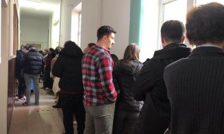 La Cluj-Napoca, studenții au stat la coadă ca să voteze