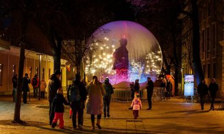 Un glob de zăpadă gigant, perdea de lumini și cadouri de Crăciun, la ''Celălalt Târg'' din Cluj-Napoca