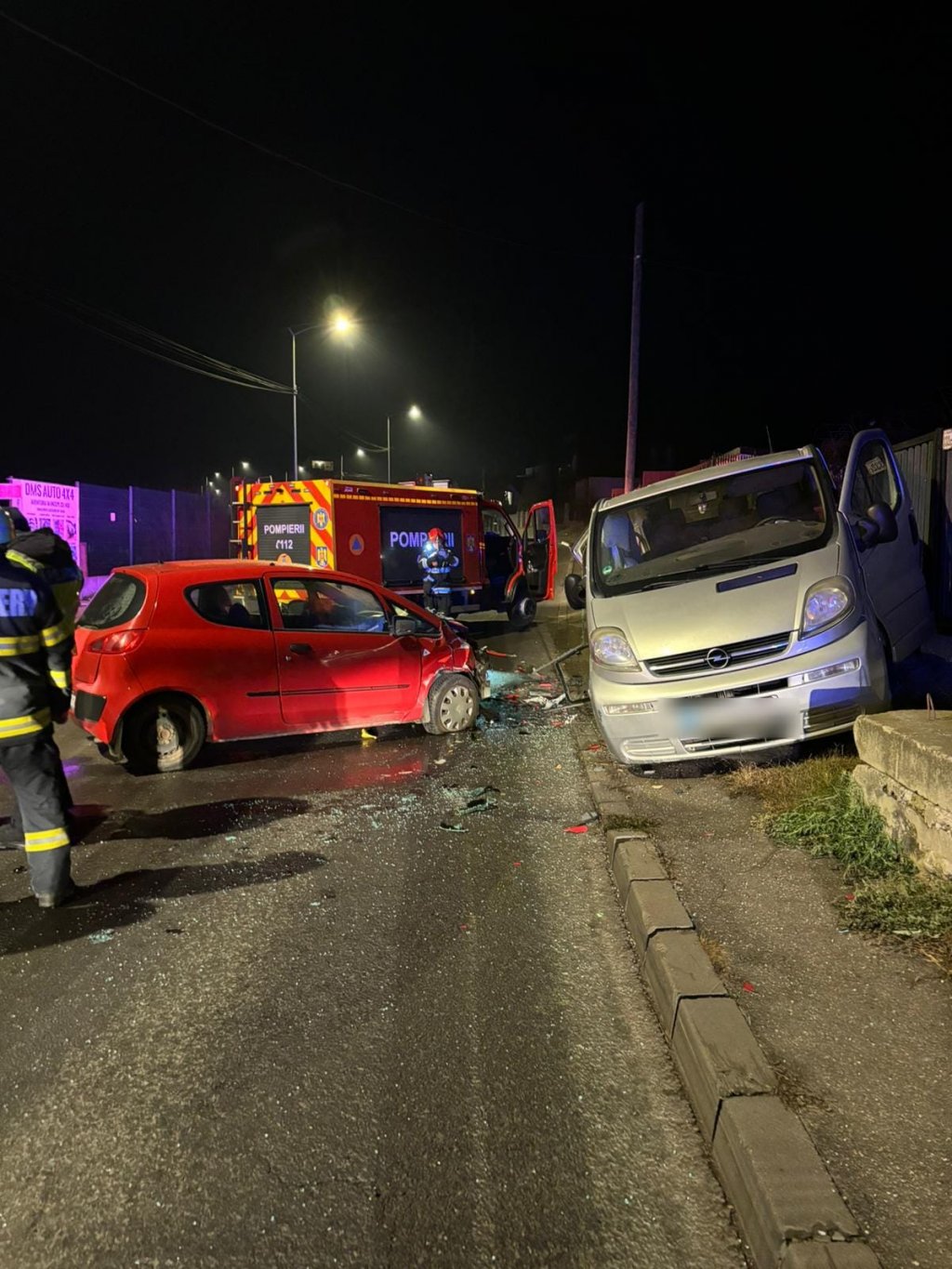 ACCIDENT GRAV în Cluj-Napoca între un autoturism și o autoutilitară / Victimă cu traumatism cranian
