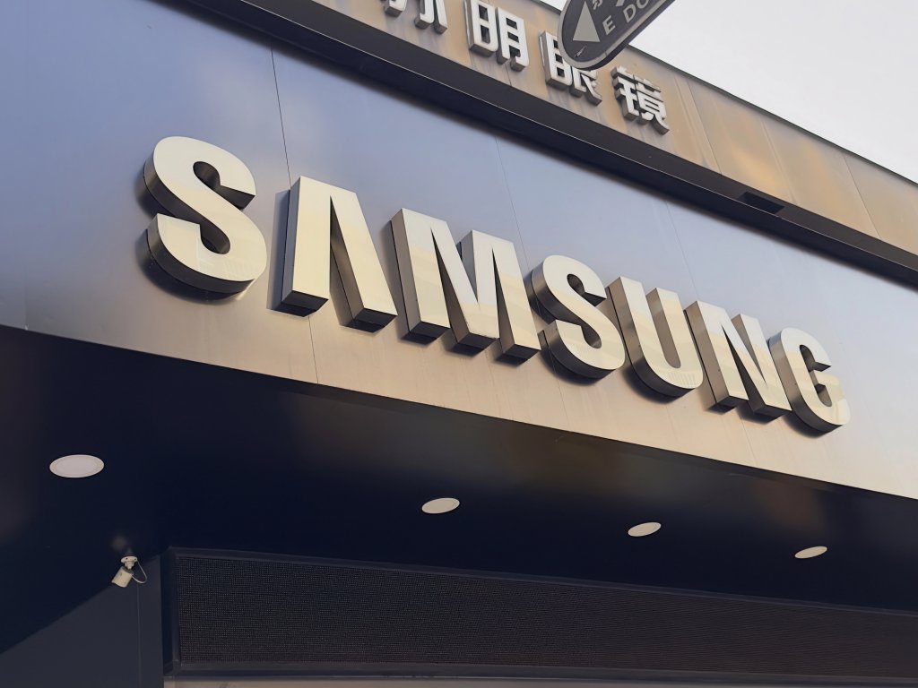 Șeful Samsung Electronics, acuzat de fraudă și manipulare a pieței. Procurorii cer o pedeapsă de 5 ani