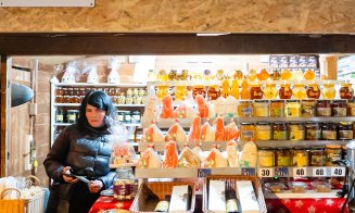 Ce găsești la Celălalt Târg din Cluj-Napoca și cât costă mâncarea și băutura: langos, clătite, vin fiert și cafea la 10 lei