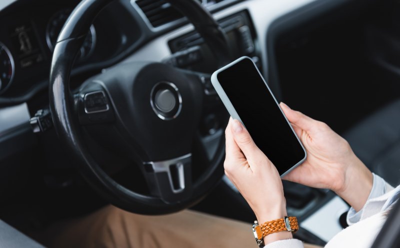 Asigurarea internațională, valabilă și în format digital. Șoferii vor putea prezenta Cartea Verde pe telefon