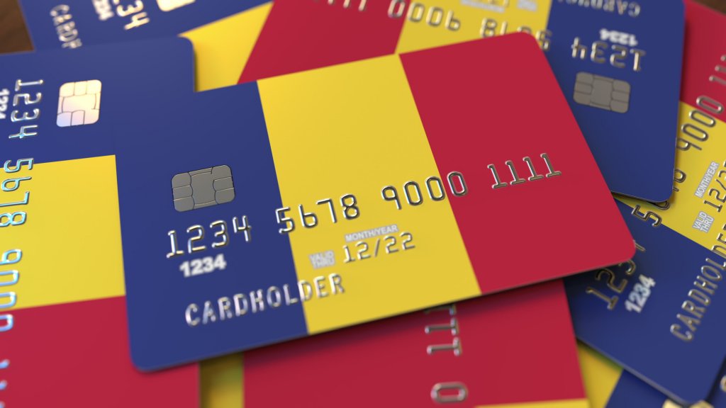 Crește numărul cardurilor bancare în România. Câte erau active la jumătatea anului