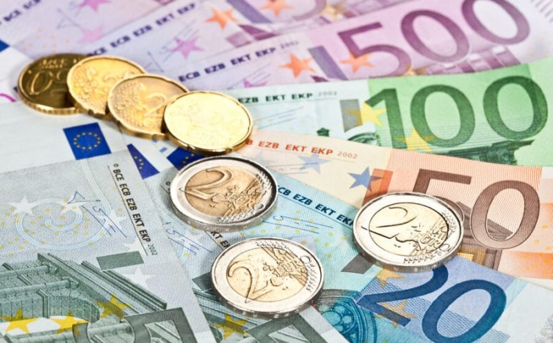 BNR a intervenit cu bani din rezerva valutară pentru a menține euro sub pragul de 5 lei / Băncile NU mai împrumută guvernul
