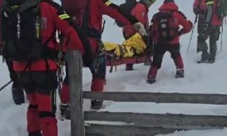 Salvare la limită! Ucrainean fugar, rămas blocat într-o râpă. Alți doi, extraşi de salvamontiști de pe munte cu ajutorul elicopterului SMURD