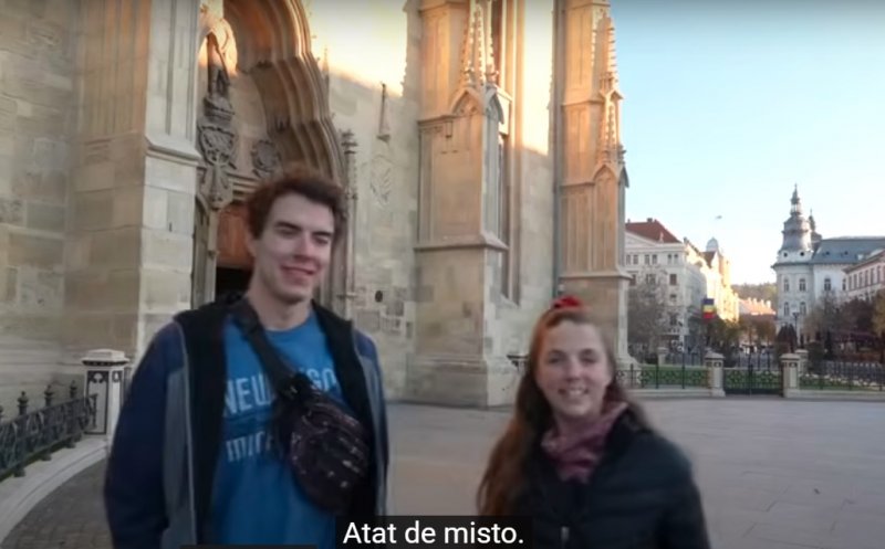 Un cuplu de vloggeri de călătorii din SUA, în vizită la Cluj-Napoca. Ce spun despre kurtos, cozonac, papanași sau sarmale