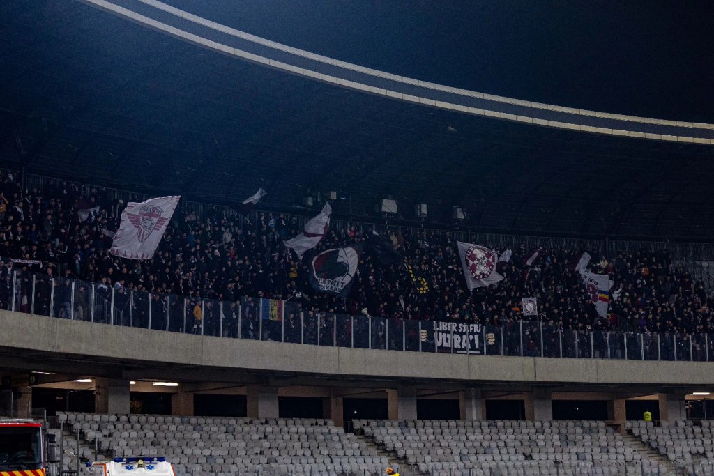 Mesajul fanilor din Gruia pentru CFR Cluj după derby:  "Nu ați luptat deloc, sunteți niște plictisiți" / "Uitaţi-vă la un meci cu Tony, Cadu, Kapetanos, Panin, Mureşan... Ei au luptat!"