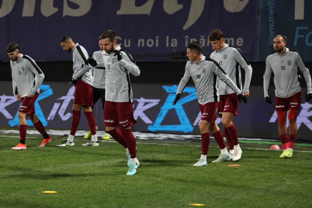 CFR Cluj cheltuie o sumă importantă cu întreținerea gazonului iarna. Cât îi costă pe "feroviari" fiecare zi