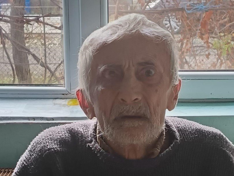 Bunicul de 76 de ani, dat dispărut, găsit decedat lângă calea ferată. Poliția investighează cazul