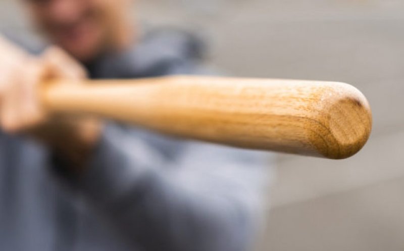 Cât de sigur mai este Clujul? Un adolescent de 15 ani a agresat fizic un bărbat în centrul orașului și a fugit